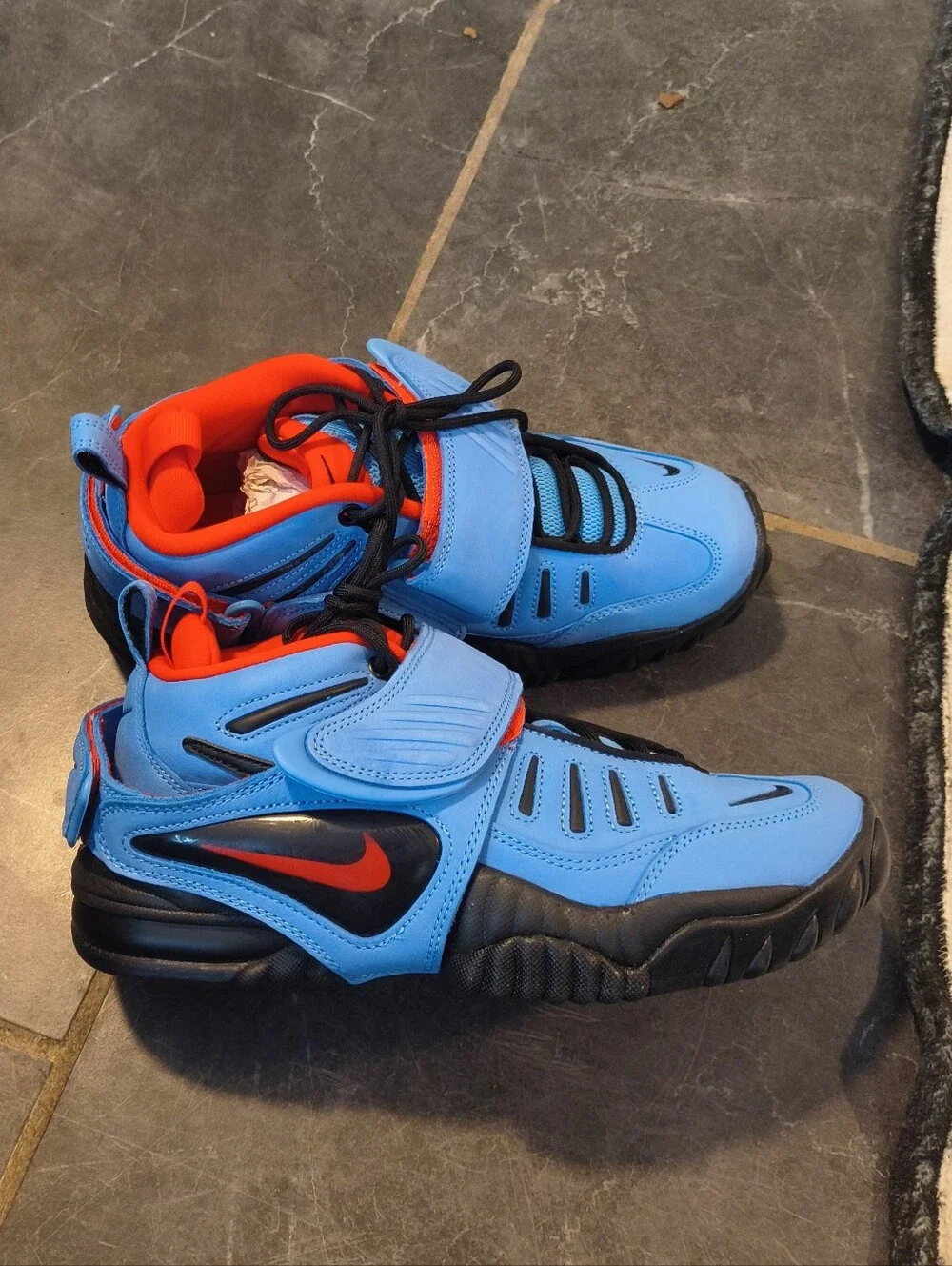 Nike Men Light Blue and Red Strap Sneakers